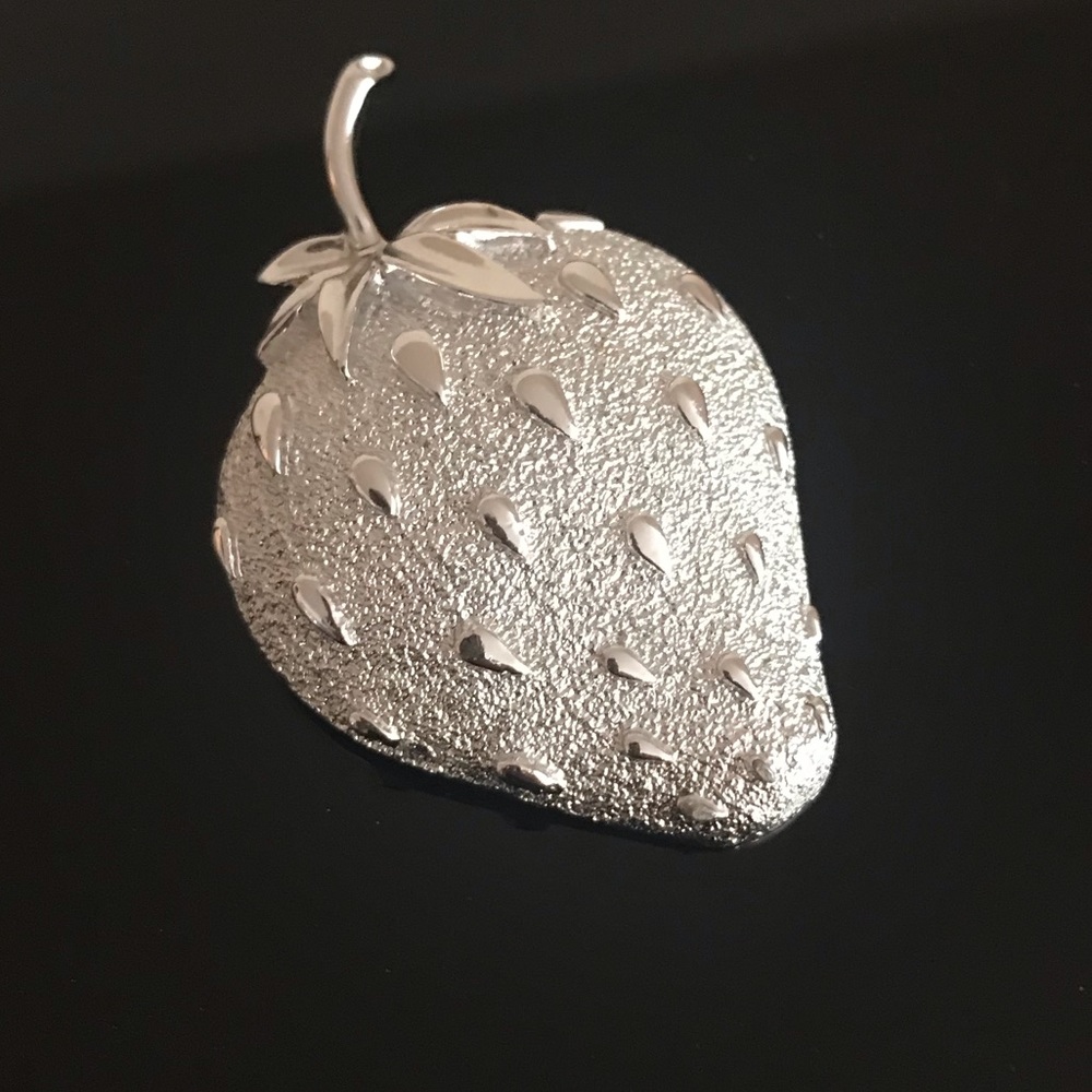 Sarah Coventry~ Strawberry Ice Brooch